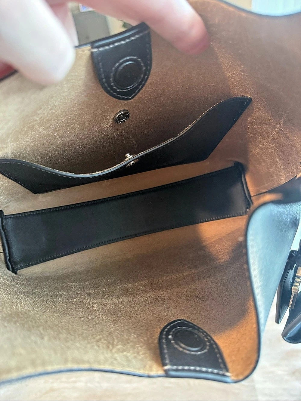 Coach Brooklyn 28 shoulder bag in Loved Leather w/ insert and extra Coach charm - Picture 7 of 16